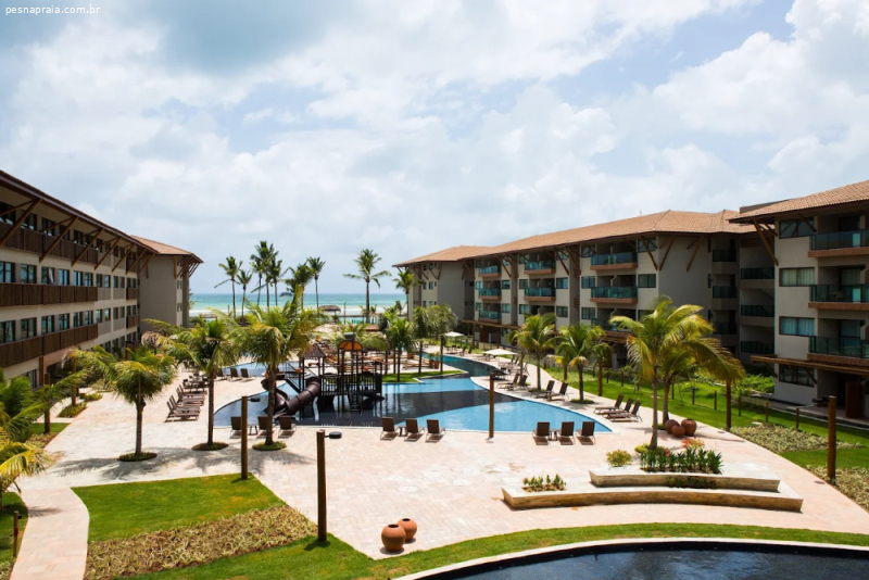 Hospede-se no renomado Samoa Beach Resort e viva dias inesquecíveis no litoral pernambucano.