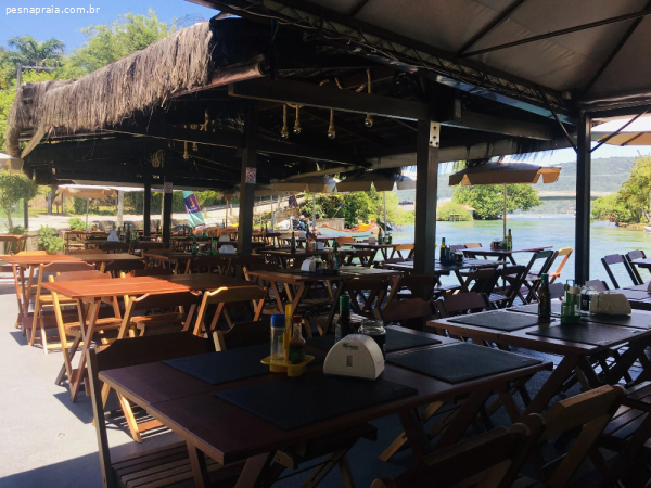 Rancho de Canoa: sequência de camarão e frutos do mar na Barra da Lagoa